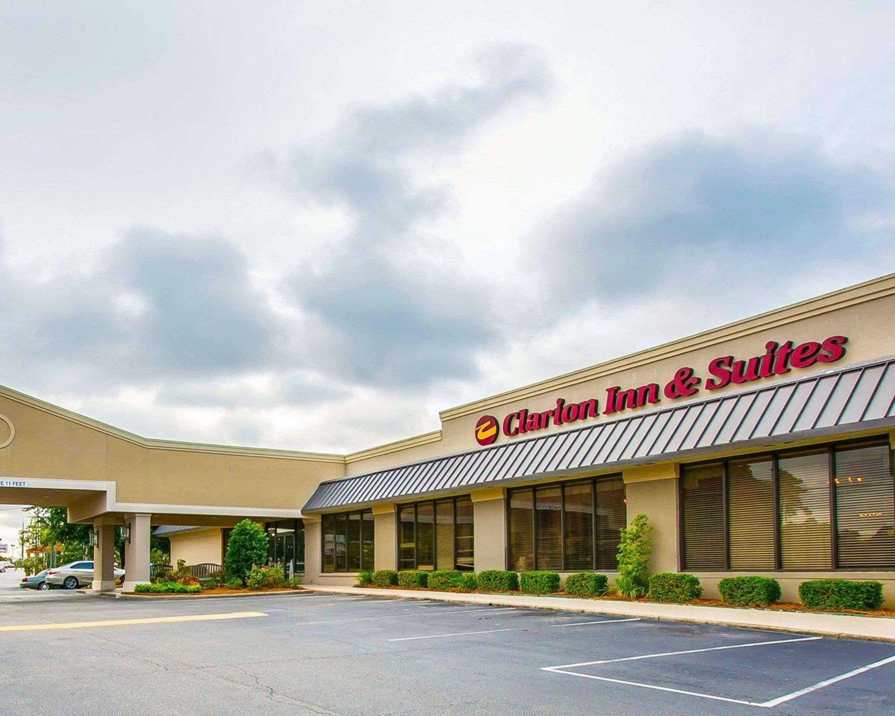 Clarion Inn & Suites Dothan South Exterior foto