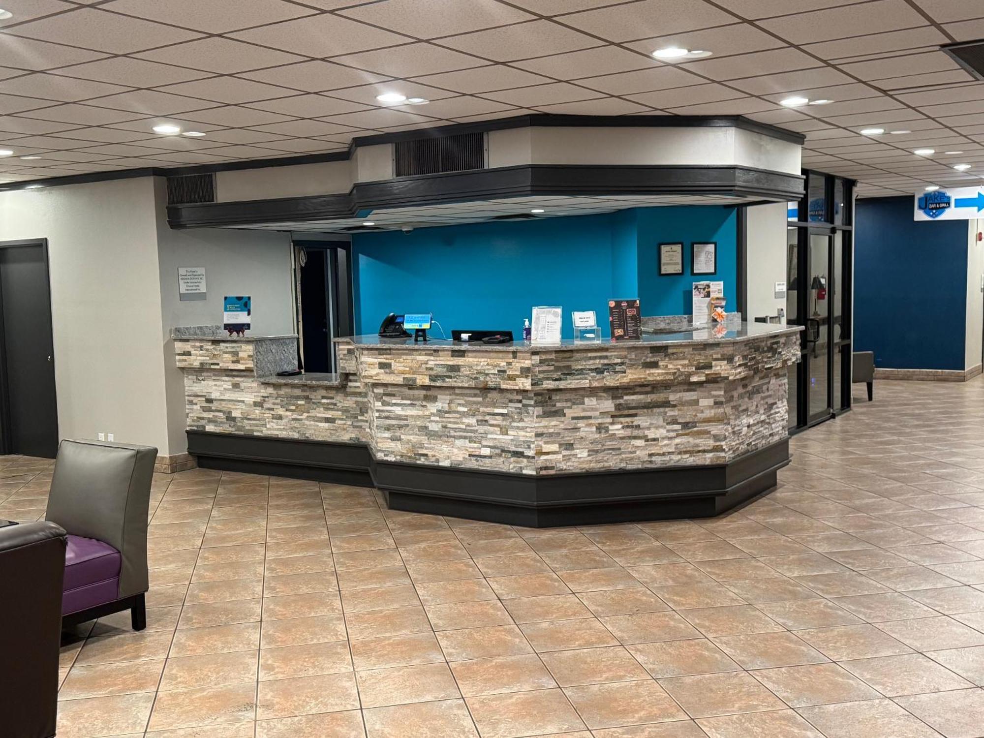 Clarion Inn & Suites Dothan South Exterior foto