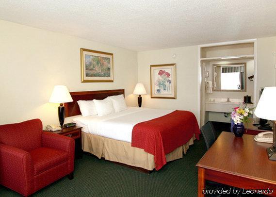 Clarion Inn & Suites Dothan South Quarto foto