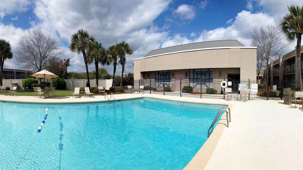 Clarion Inn & Suites Dothan South Exterior foto